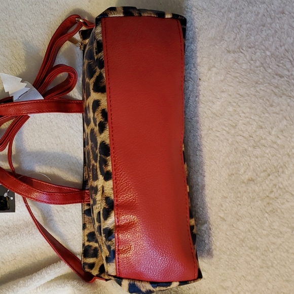 NWT Womens leopard Crossbody Purse / Handbag 👜 - Picture 3 of 15